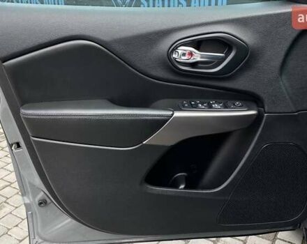 Сірий Джип Cherokee, об'ємом двигуна 3.24 л та пробігом 125 тис. км за 19000 $, фото 14 на Automoto.ua