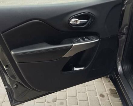 Сірий Джип Cherokee, об'ємом двигуна 3.24 л та пробігом 133 тис. км за 18000 $, фото 13 на Automoto.ua