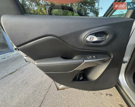 Серый Джип Чероки, объемом двигателя 2.36 л и пробегом 91 тыс. км за 20000 $, фото 6 на Automoto.ua