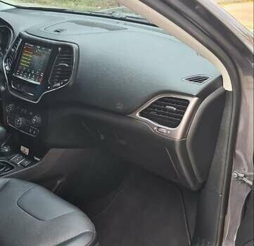 Сірий Джип Cherokee, об'ємом двигуна 3.24 л та пробігом 50 тис. км за 21900 $, фото 8 на Automoto.ua