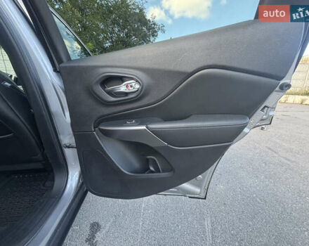 Серый Джип Чероки, объемом двигателя 2.36 л и пробегом 91 тыс. км за 20000 $, фото 8 на Automoto.ua