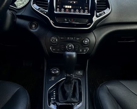 Серый Джип Чероки, объемом двигателя 3.2 л и пробегом 182 тыс. км за 14800 $, фото 3 на Automoto.ua