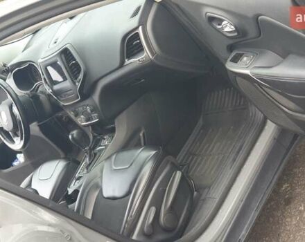 Серый Джип Чероки, объемом двигателя 3.24 л и пробегом 61 тыс. км за 19000 $, фото 35 на Automoto.ua