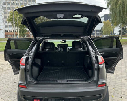 Джип Чероки 2019 в Черкассах на Automoto.ua Серый Джип Чероки, объемом двигателя 3.2 л и пробегом 70 тыс. км за 21500 $, фото 24 на Automoto.ua