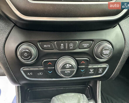 Джип Чероки 2019 в Черкассах на Automoto.ua Серый Джип Чероки, объемом двигателя 3.2 л и пробегом 70 тыс. км за 21500 $, фото 37 на Automoto.ua