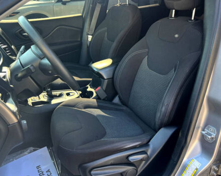 Сірий Джип Cherokee, об'ємом двигуна 2.4 л та пробігом 107 тис. км за 17600 $, фото 6 на Automoto.ua
