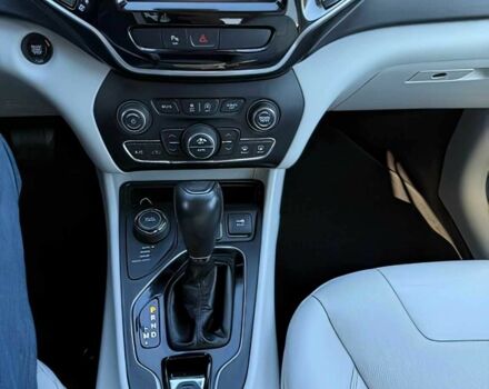 Серый Джип Чероки, объемом двигателя 3.2 л и пробегом 37 тыс. км за 9000 $, фото 11 на Automoto.ua