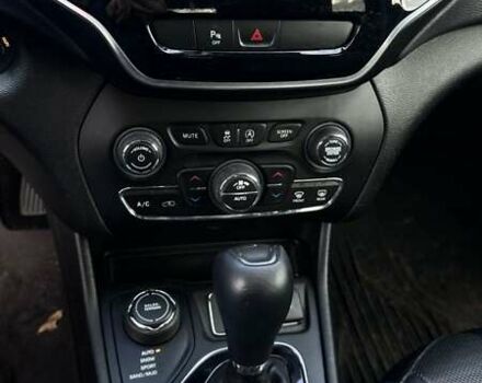 Серый Джип Чероки, объемом двигателя 3.2 л и пробегом 182 тыс. км за 14800 $, фото 21 на Automoto.ua