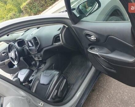 Серый Джип Чероки, объемом двигателя 3.24 л и пробегом 61 тыс. км за 19000 $, фото 29 на Automoto.ua