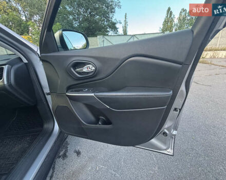 Серый Джип Чероки, объемом двигателя 2.36 л и пробегом 91 тыс. км за 20000 $, фото 9 на Automoto.ua