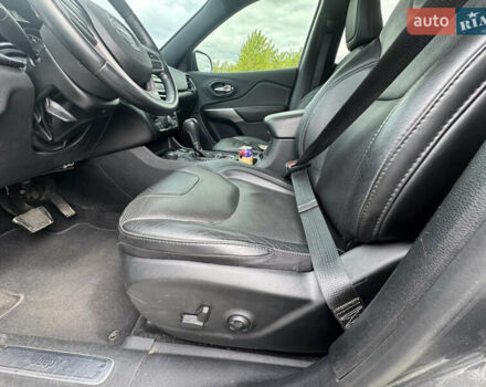 Джип Чероки 2019 в Киеве на Automoto.ua Серый Джип Чероки, объемом двигателя 3.24 л и пробегом 90 тыс. км за 19400 $, фото 17 на Automoto.ua