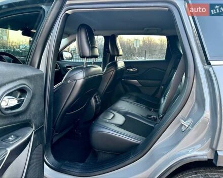 Сірий Джип Cherokee, об'ємом двигуна 2.36 л та пробігом 140 тис. км за 16500 $, фото 4 на Automoto.ua