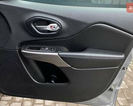 Сірий Джип Cherokee, об'ємом двигуна 3.24 л та пробігом 125 тис. км за 19000 $, фото 33 на Automoto.ua