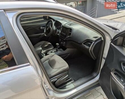 Сірий Джип Cherokee, об'ємом двигуна 2.4 л та пробігом 107 тис. км за 15100 $, фото 2 на Automoto.ua