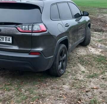 Серый Джип Чероки, объемом двигателя 2.36 л и пробегом 118 тыс. км за 16500 $, фото 1 на Automoto.ua