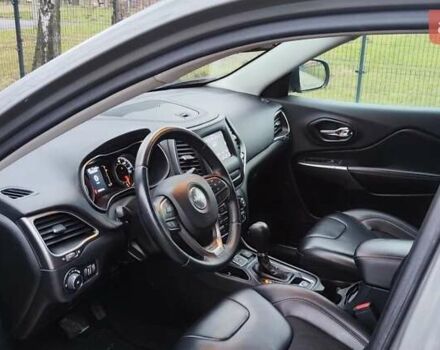 Серый Джип Чероки, объемом двигателя 2.36 л и пробегом 121 тыс. км за 14500 $, фото 7 на Automoto.ua