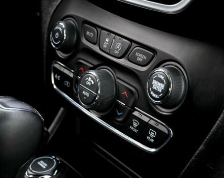 Серый Джип Чероки, объемом двигателя 2.4 л и пробегом 96 тыс. км за 10500 $, фото 21 на Automoto.ua