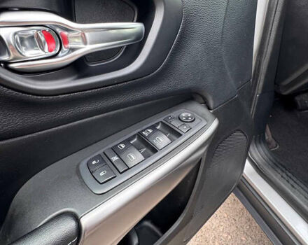 Серый Джип Чероки, объемом двигателя 2.4 л и пробегом 220 тыс. км за 15999 $, фото 7 на Automoto.ua