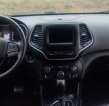 Серый Джип Чероки, объемом двигателя 2.36 л и пробегом 118 тыс. км за 16500 $, фото 22 на Automoto.ua