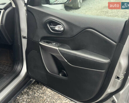 Серый Джип Чероки, объемом двигателя 3.24 л и пробегом 103 тыс. км за 16950 $, фото 18 на Automoto.ua