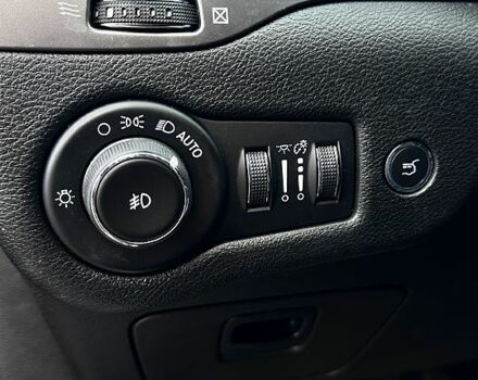 Серый Джип Чероки, объемом двигателя 3.2 л и пробегом 182 тыс. км за 14800 $, фото 5 на Automoto.ua