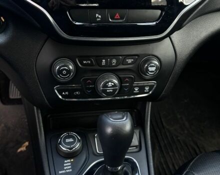 Серый Джип Чероки, объемом двигателя 3.2 л и пробегом 182 тыс. км за 14800 $, фото 7 на Automoto.ua