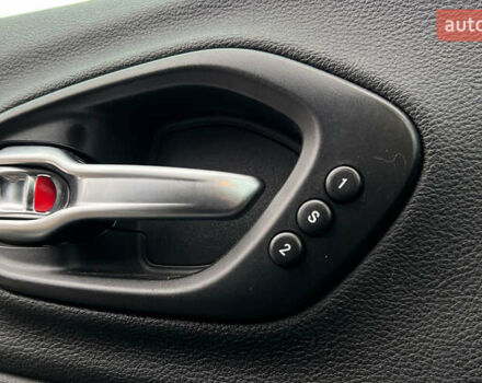 Сірий Джип Cherokee, об'ємом двигуна 3.24 л та пробігом 142 тис. км за 16999 $, фото 16 на Automoto.ua