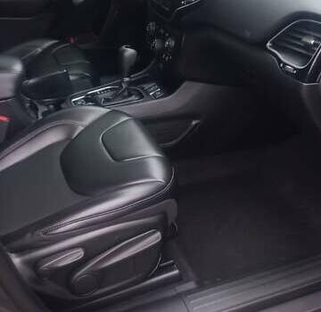 Серый Джип Чероки, объемом двигателя 2.36 л и пробегом 118 тыс. км за 16500 $, фото 26 на Automoto.ua