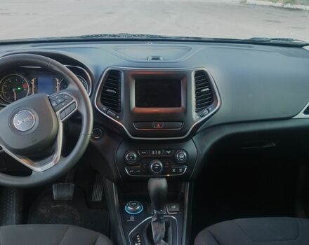 Серый Джип Чероки, объемом двигателя 2.4 л и пробегом 142 тыс. км за 14100 $, фото 4 на Automoto.ua