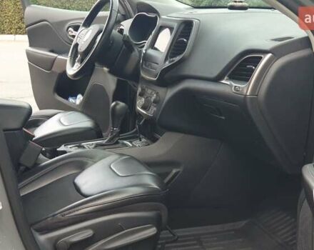 Серый Джип Чероки, объемом двигателя 3.24 л и пробегом 61 тыс. км за 19000 $, фото 28 на Automoto.ua