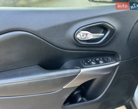 Серый Джип Чероки, объемом двигателя 2.36 л и пробегом 98 тыс. км за 15700 $, фото 23 на Automoto.ua