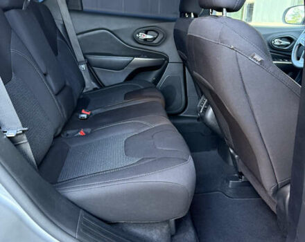 Серый Джип Чероки, объемом двигателя 2.36 л и пробегом 257 тыс. км за 13700 $, фото 37 на Automoto.ua