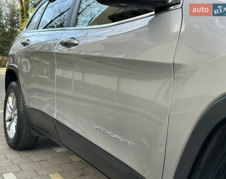 Серый Джип Чероки, объемом двигателя 2.4 л и пробегом 165 тыс. км за 15699 $, фото 66 на Automoto.ua