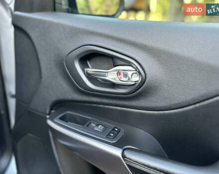 Серый Джип Чероки, объемом двигателя 2.4 л и пробегом 165 тыс. км за 15699 $, фото 180 на Automoto.ua