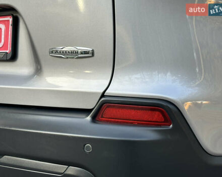 Серый Джип Чероки, объемом двигателя 2.4 л и пробегом 165 тыс. км за 15699 $, фото 155 на Automoto.ua