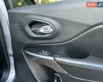 Серый Джип Чероки, объемом двигателя 2.4 л и пробегом 165 тыс. км за 15699 $, фото 225 на Automoto.ua