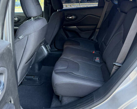 Серый Джип Чероки, объемом двигателя 2.36 л и пробегом 257 тыс. км за 13700 $, фото 41 на Automoto.ua