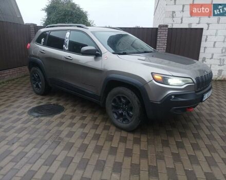 Сірий Джип Cherokee, об'ємом двигуна 3.24 л та пробігом 630 тис. км за 18700 $, фото 2 на Automoto.ua