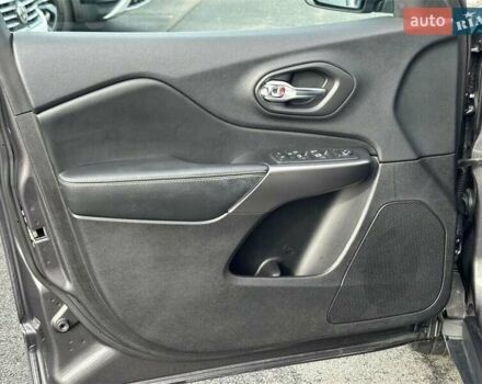 Сірий Джип Cherokee, об'ємом двигуна 2.36 л та пробігом 66 тис. км за 4100 $, фото 7 на Automoto.ua