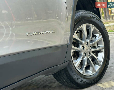 Серый Джип Чероки, объемом двигателя 2.4 л и пробегом 165 тыс. км за 15699 $, фото 146 на Automoto.ua