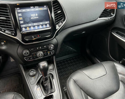 Джип Чероки 2020 в Харькове на Automoto.ua Серый Джип Чероки, объемом двигателя 3.24 л и пробегом 45 тыс. км за 18700 $, фото 14 на Automoto.ua