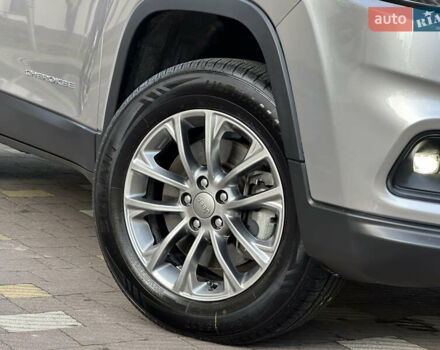 Серый Джип Чероки, объемом двигателя 2.4 л и пробегом 165 тыс. км за 15699 $, фото 61 на Automoto.ua