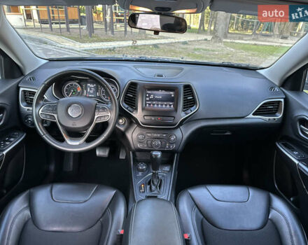 Серый Джип Чероки, объемом двигателя 2.4 л и пробегом 165 тыс. км за 15699 $, фото 223 на Automoto.ua