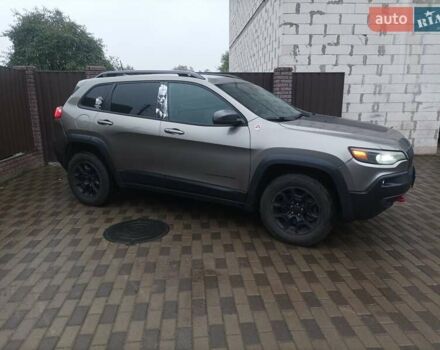 Сірий Джип Cherokee, об'ємом двигуна 3.24 л та пробігом 630 тис. км за 18700 $, фото 5 на Automoto.ua