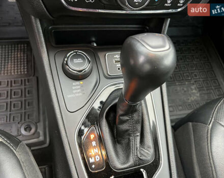 Джип Чероки 2020 в Харькове на Automoto.ua Серый Джип Чероки, объемом двигателя 3.24 л и пробегом 45 тыс. км за 18700 $, фото 13 на Automoto.ua