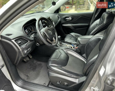 Серый Джип Чероки, объемом двигателя 2.36 л и пробегом 113 тыс. км за 15700 $, фото 4 на Automoto.ua