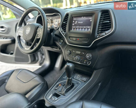 Серый Джип Чероки, объемом двигателя 2.4 л и пробегом 165 тыс. км за 15699 $, фото 169 на Automoto.ua