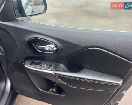 Сірий Джип Cherokee, об'ємом двигуна 2.36 л та пробігом 160 тис. км за 15600 $, фото 12 на Automoto.ua