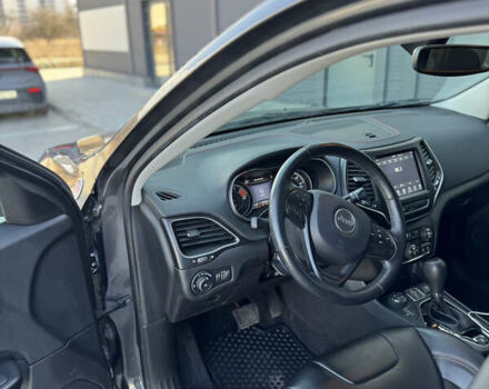 Сірий Джип Cherokee, об'ємом двигуна 0 л та пробігом 34 тис. км за 22300 $, фото 13 на Automoto.ua