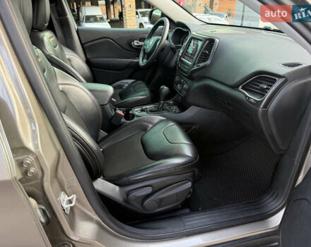 Сірий Джип Cherokee, об'ємом двигуна 3.24 л та пробігом 19 тис. км за 20900 $, фото 19 на Automoto.ua